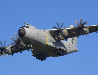 Το μεταφορικό αεροσκάφος A-400M στο “Mach Loop”
